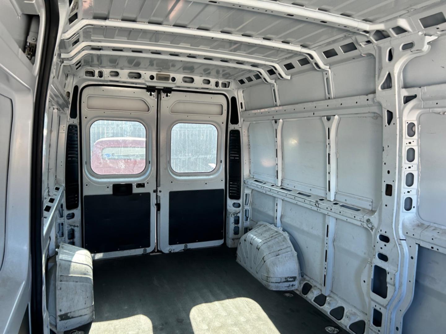 2021 White RAM Promaster 2500 High Roof 159-in. WB (3C6LRVDGXME) with an 3.6L V6 engine, 6A transmission, located at 1687 Business 35 S, New Braunfels, TX, 78130, (830) 625-7159, 29.655487, -98.051491 - Photo#4